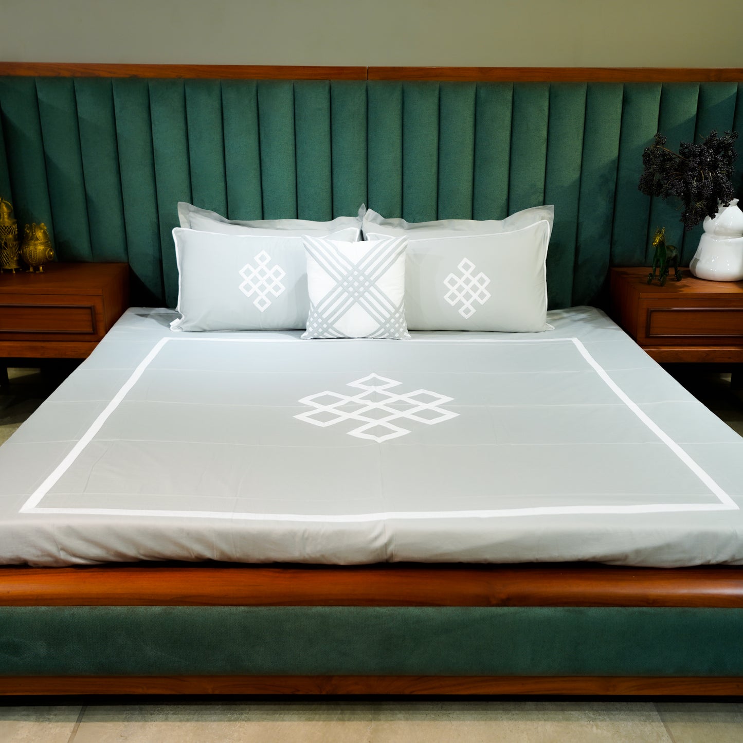Silver Mist Abstract Fusion 300 TC|500 TC Bed Set
