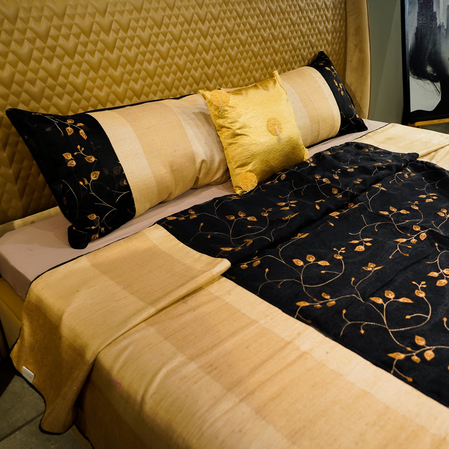 Floral Noir Elegance Bed Cover