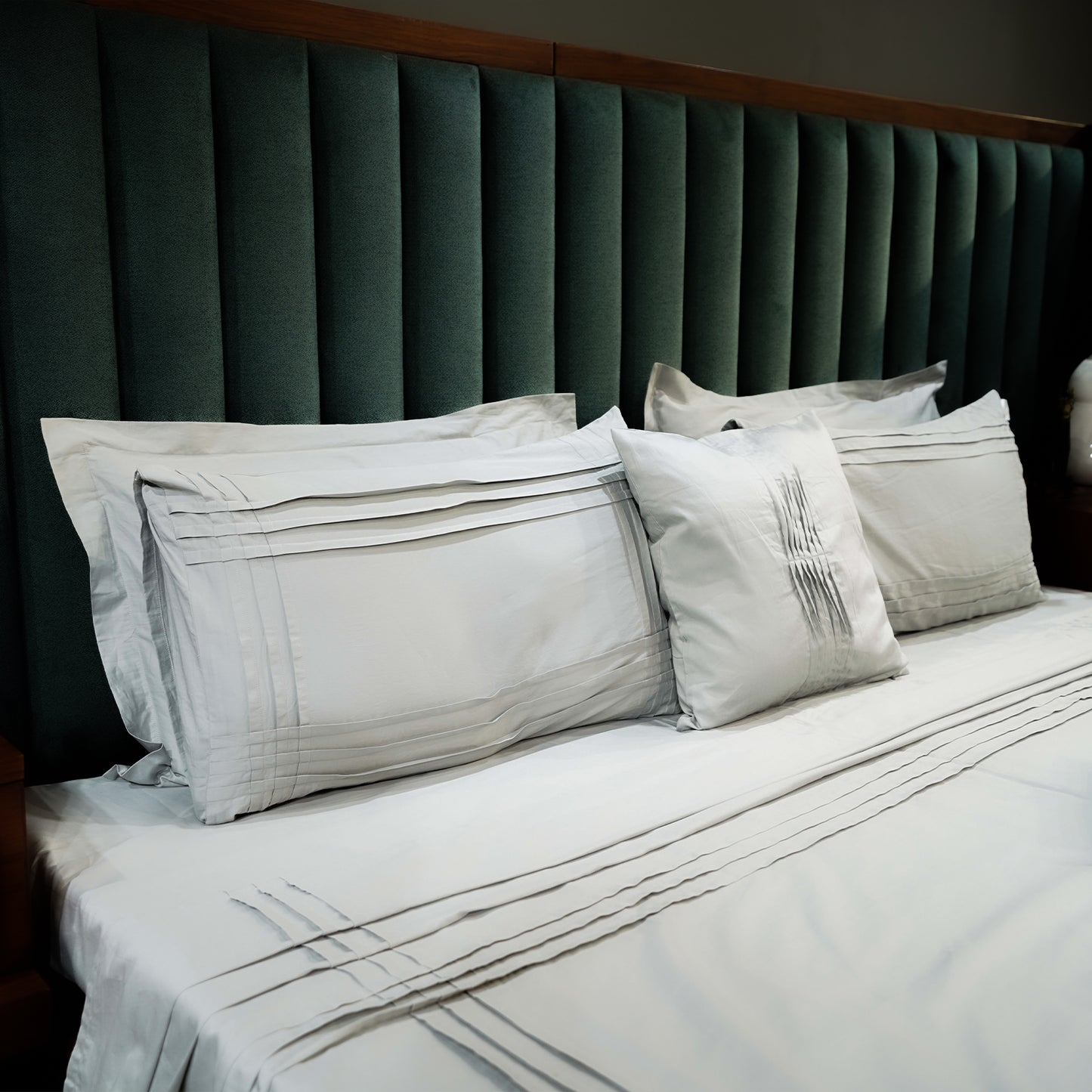 Silver Mist Classic Charm 300 TC|500 TC Bed Set