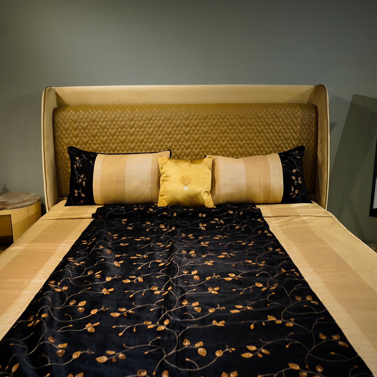 Floral Noir Elegance Bed Cover