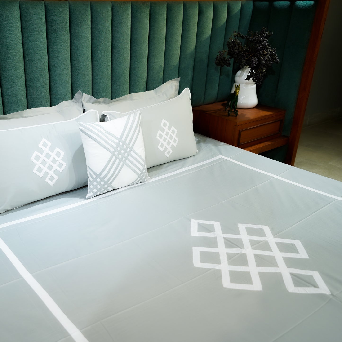 Silver Mist Abstract Fusion 300 TC|500 TC Bed Set