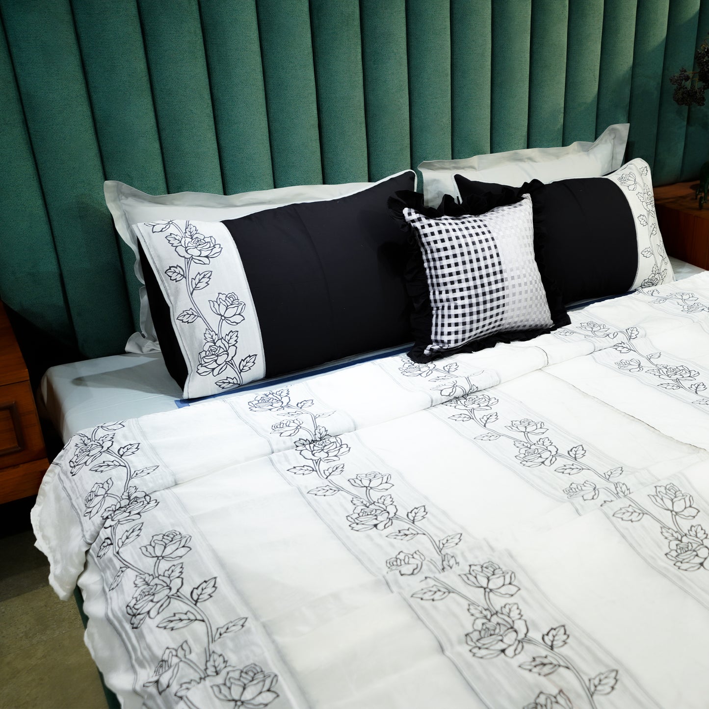 Rosebud Elegance Bed Cover
