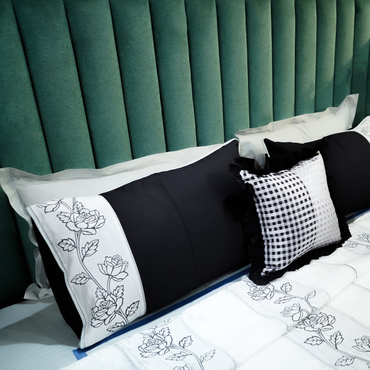 Rosebud Elegance Bed Cover