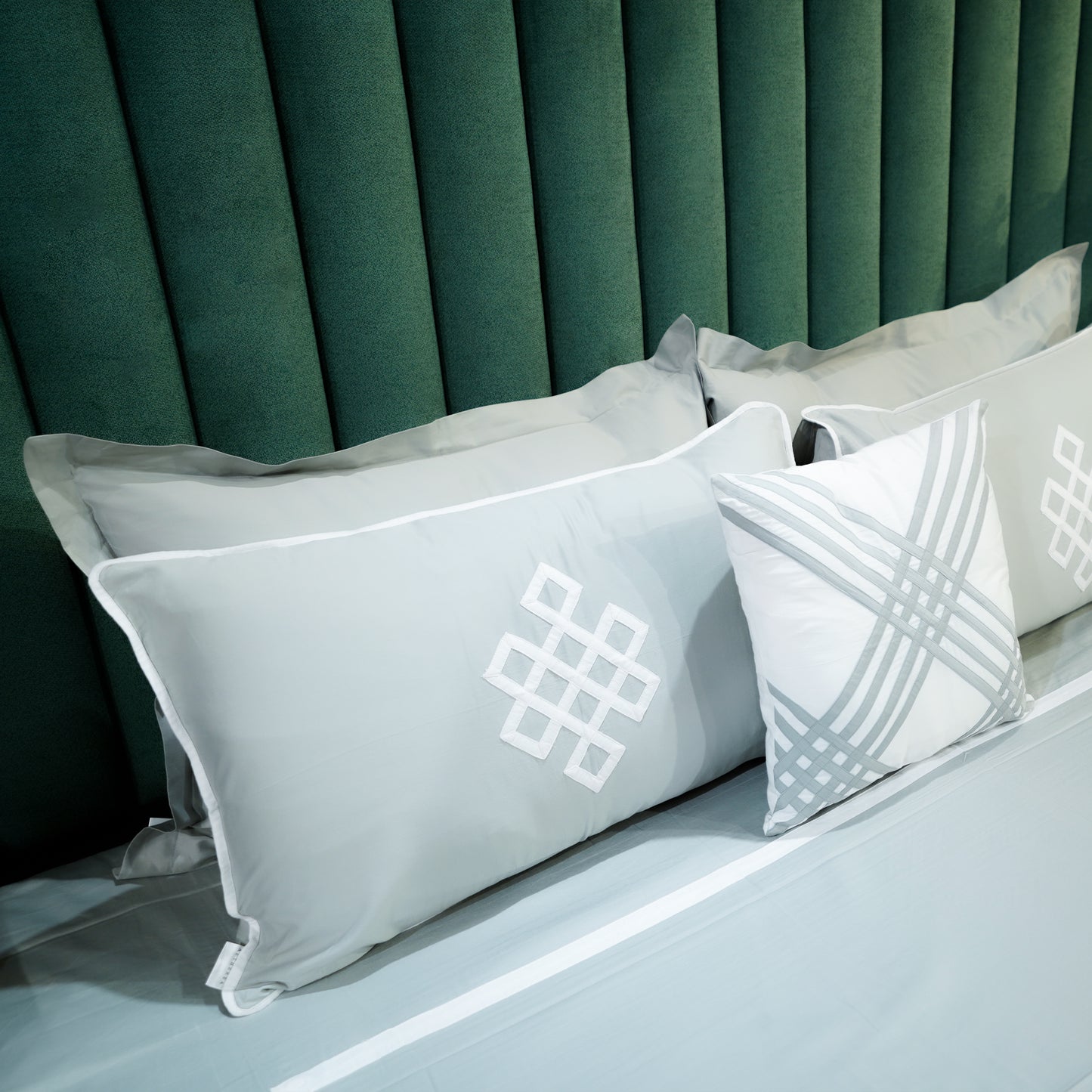 Silver Mist Abstract Fusion 300 TC|500 TC Bed Set