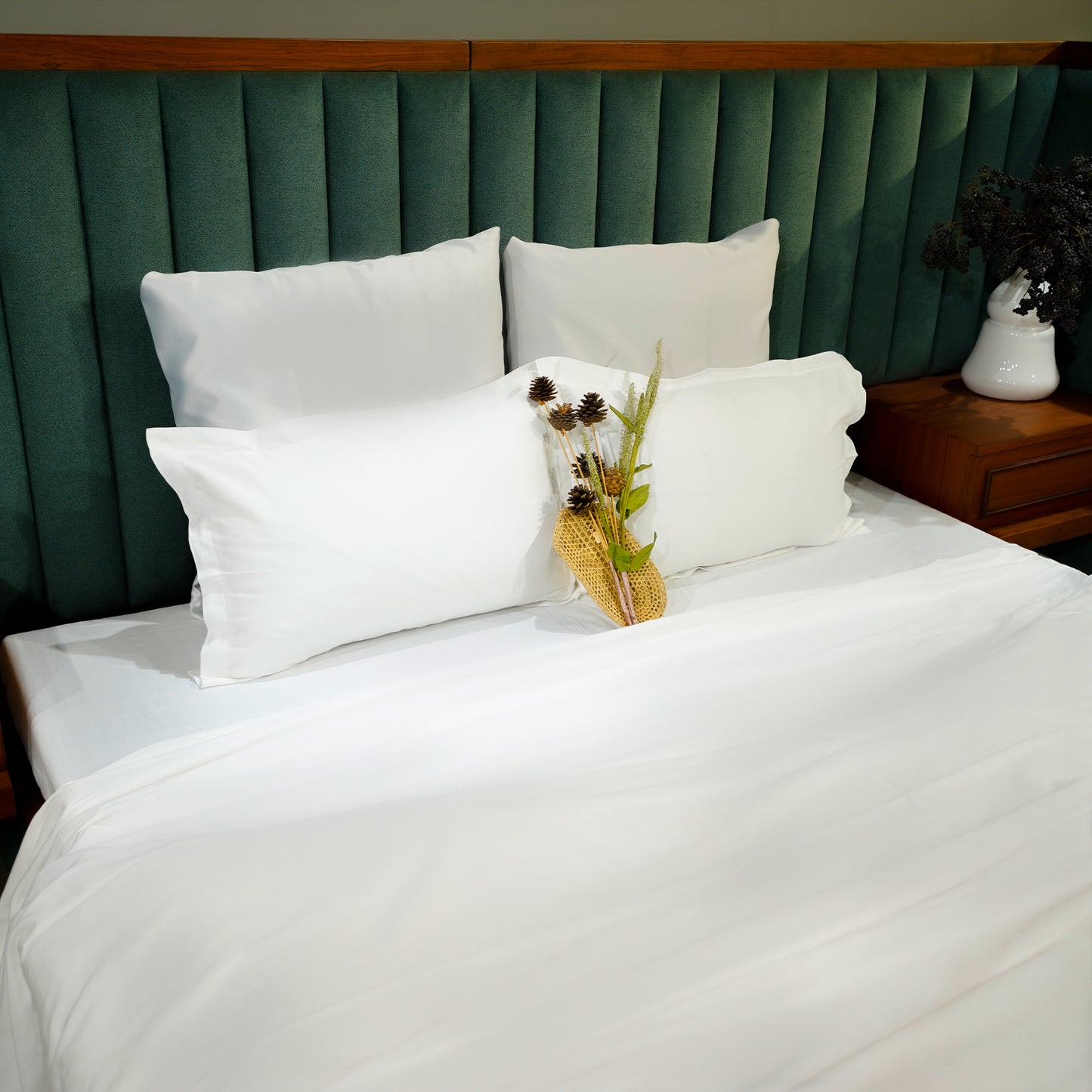 White pure cotton flat bed sheet for king/queen/single bed – breathable & soft bedding for Indian homes.