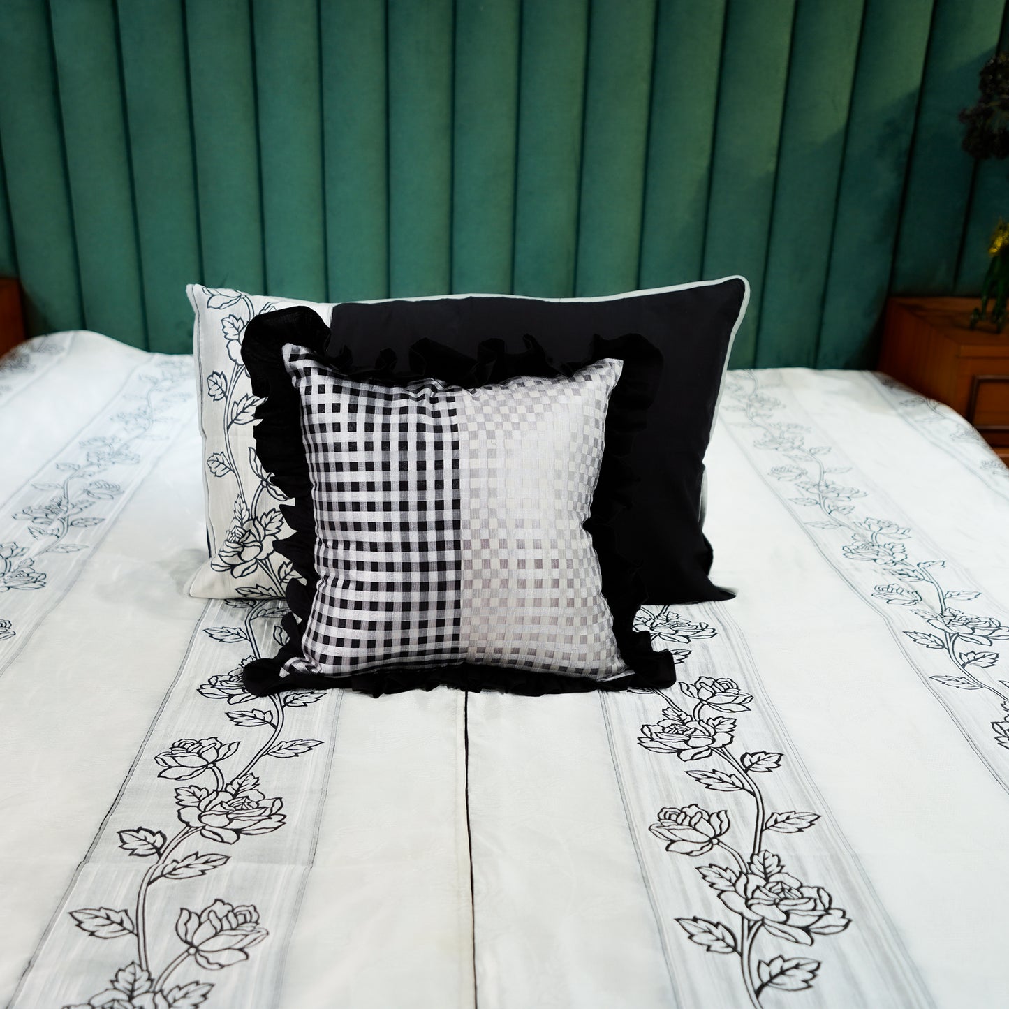 Rosebud Elegance Bed Cover