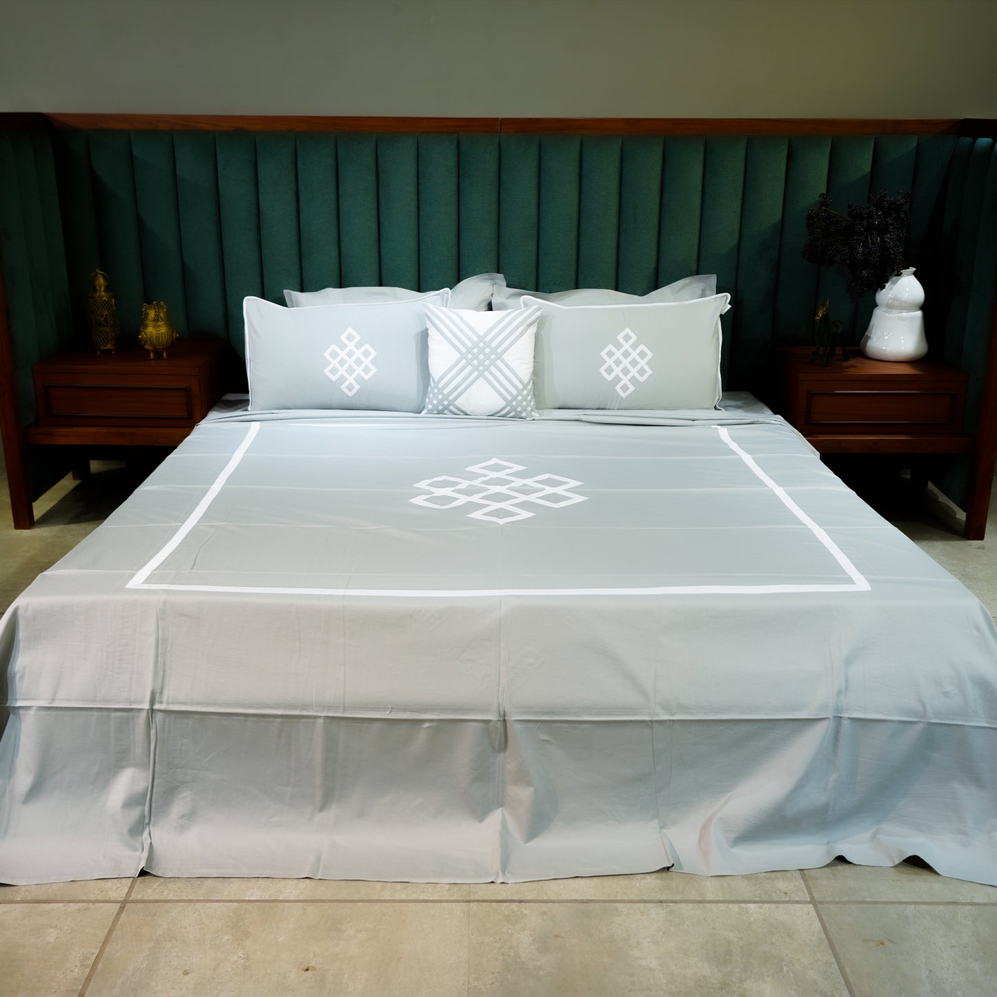Silver Mist Abstract Fusion 300 TC|500 TC Bed Set