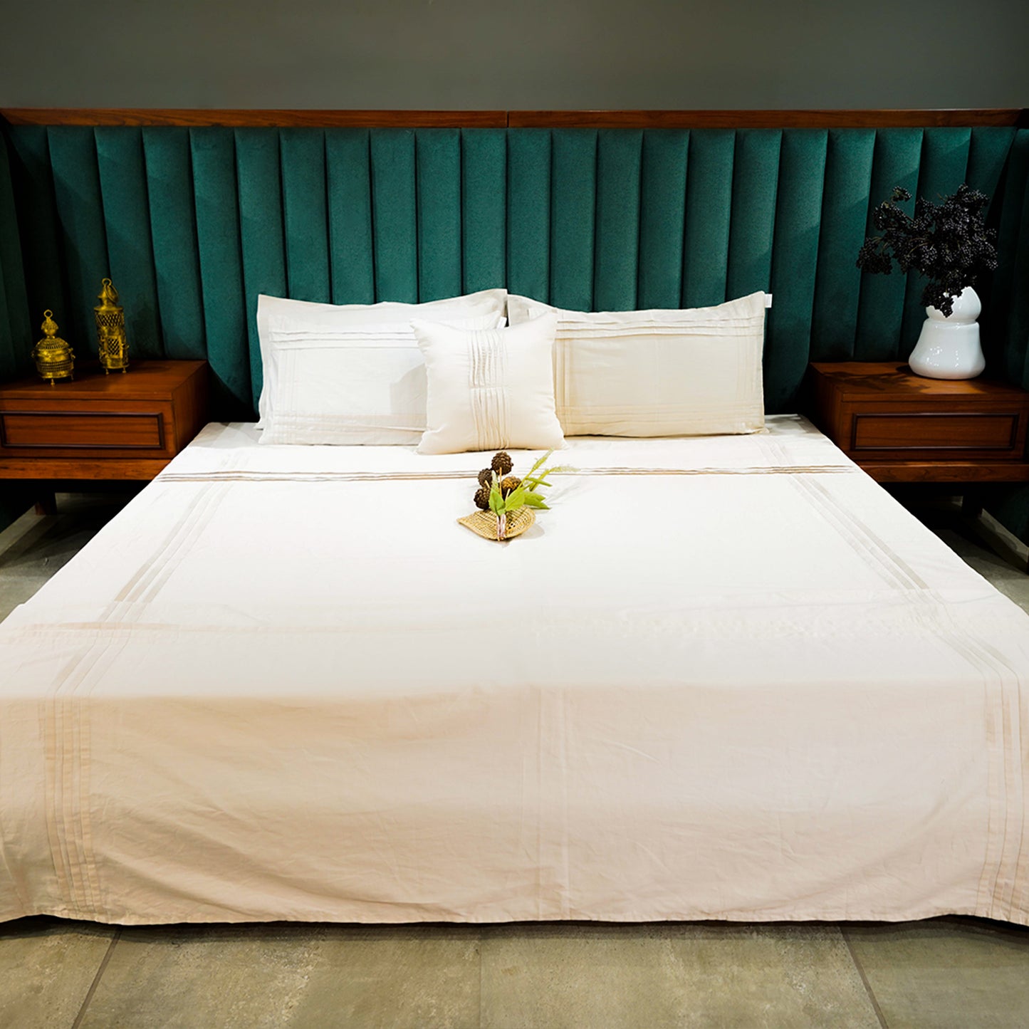 Champagne Charm Classic Charm 300 TC|500 TC Bed Set