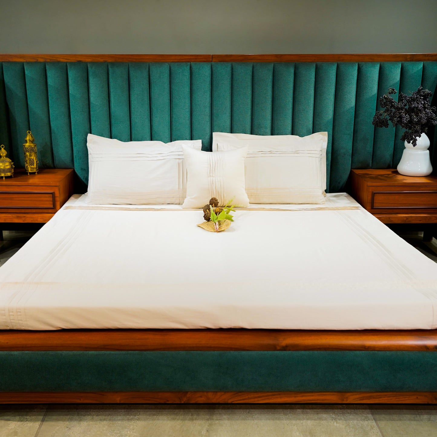 Champagne Charm Classic Charm 300 TC|500 TC Bed Set