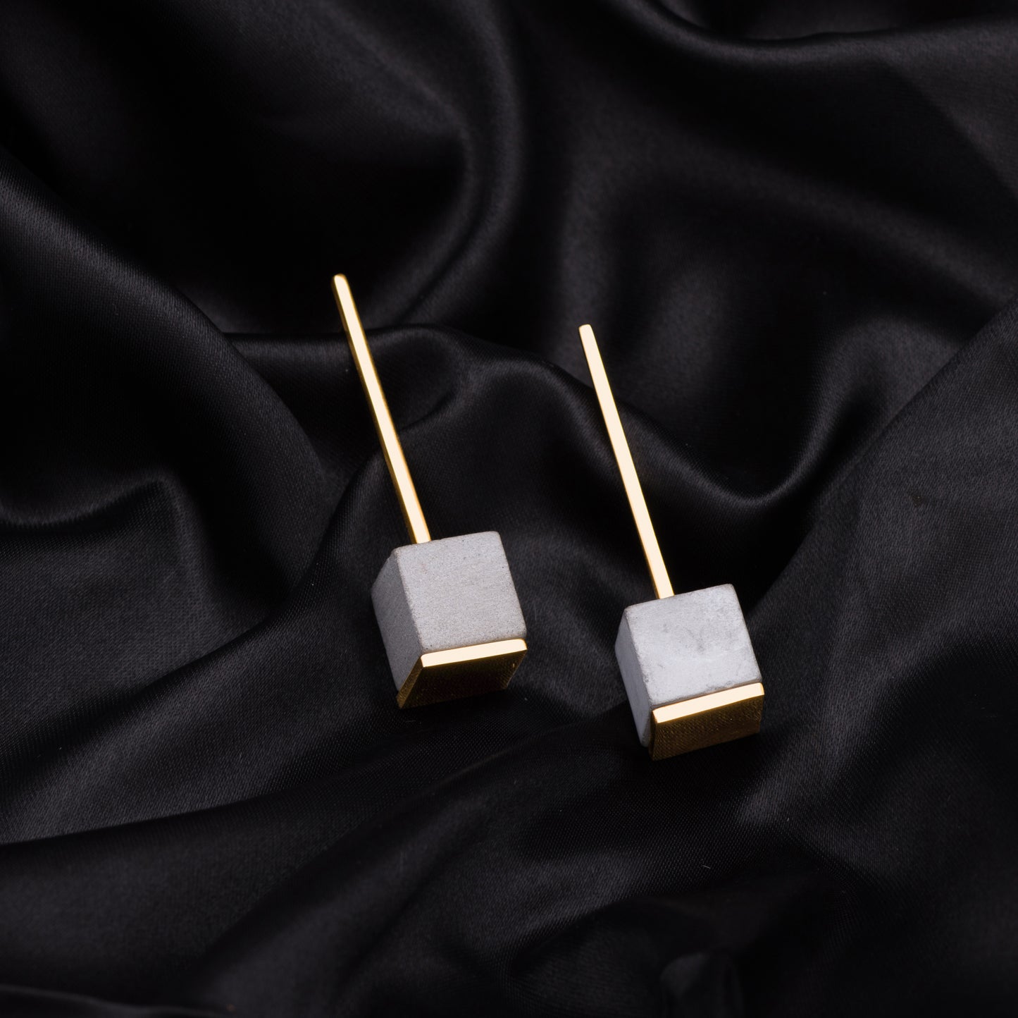 Baromasi Earrings – 12 Emotions in One Pair