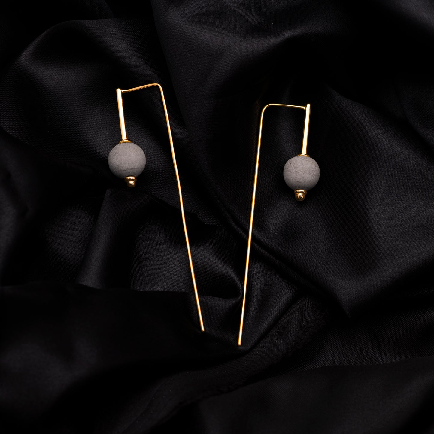 Tvarus Sculptural Earrings – Gold Geometry in Motion