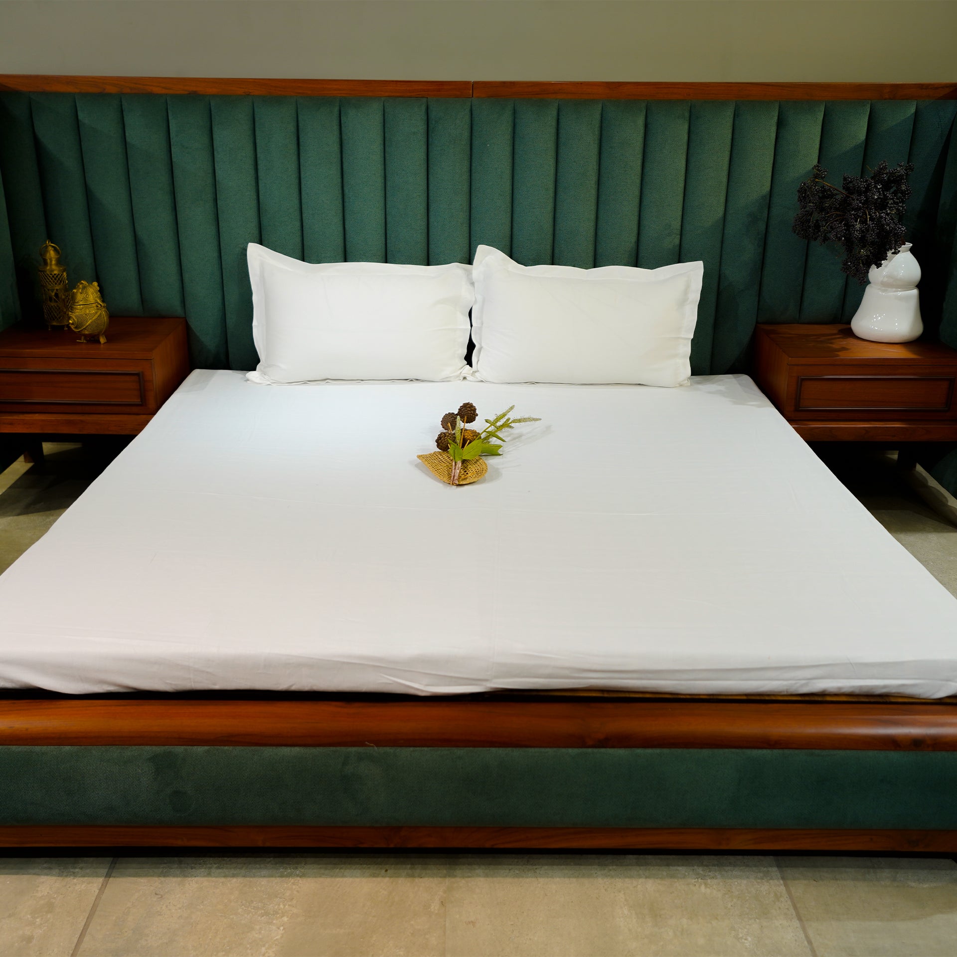 White pure cotton flat bed sheet for king/queen/single bed – breathable & soft bedding for Indian homes.