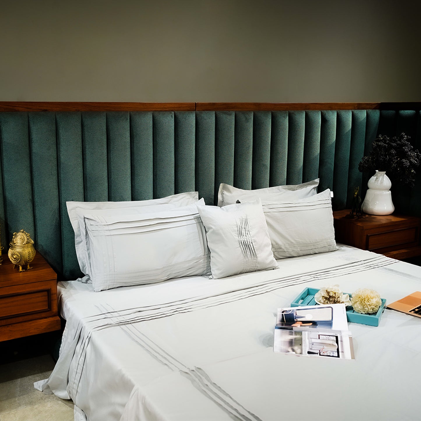 Mocha Bliss Classic Charm 500 TC Designer Bed Sheet