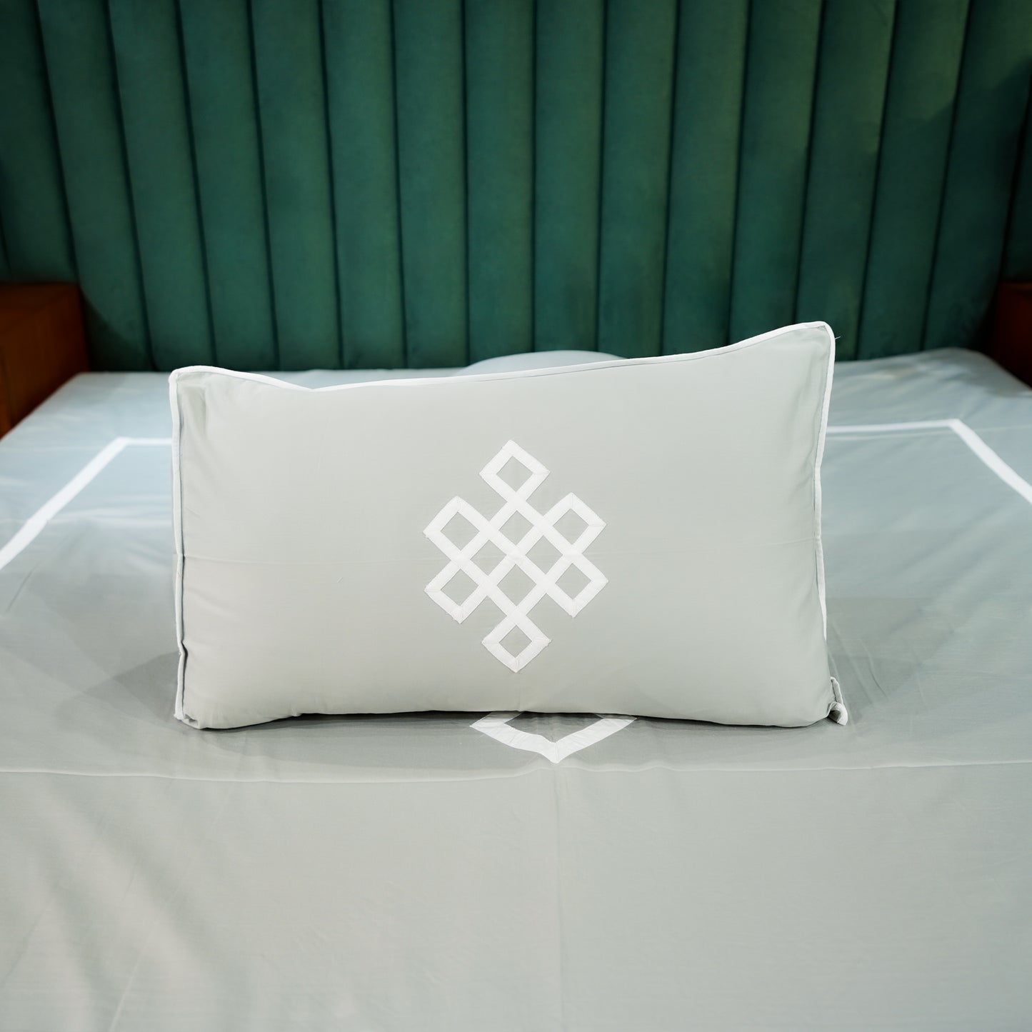 Silver Mist Abstract Fusion 300 TC|500 TC Designer Bed Sheet