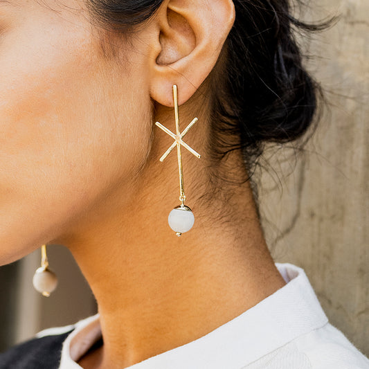 Vanilla Gold Drop Earrings – Soft Geometry in Motion