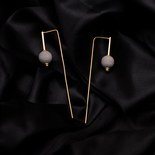 Tvarus Sculptural Earrings – Gold Geometry in Motion