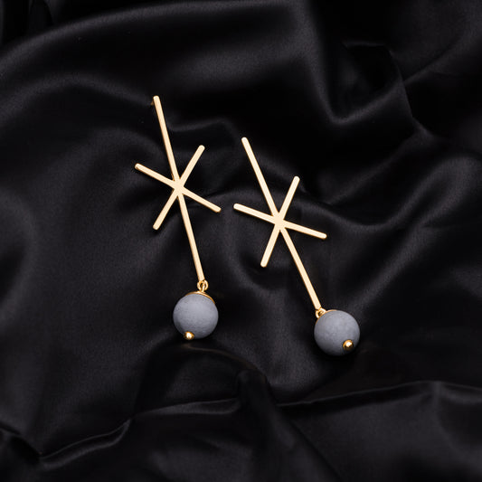 Vanilla Gold Drop Earrings – Soft Geometry in Motion