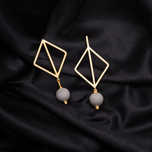 Rhombus Matte Gold Earrings – Angular Grace in Motion
