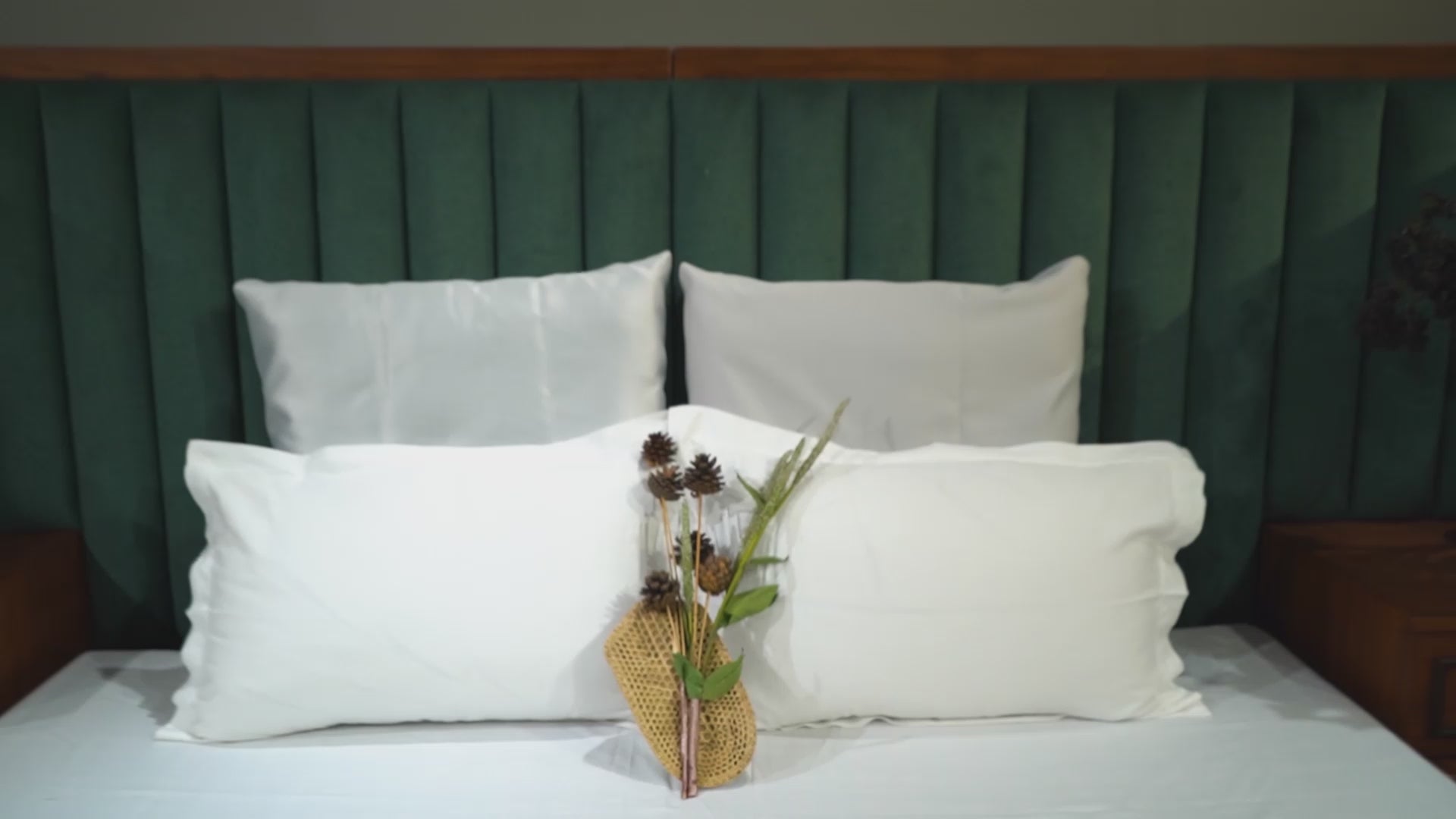 White pure cotton flat bed sheet for king/queen/single bed – breathable & soft bedding for Indian homes.