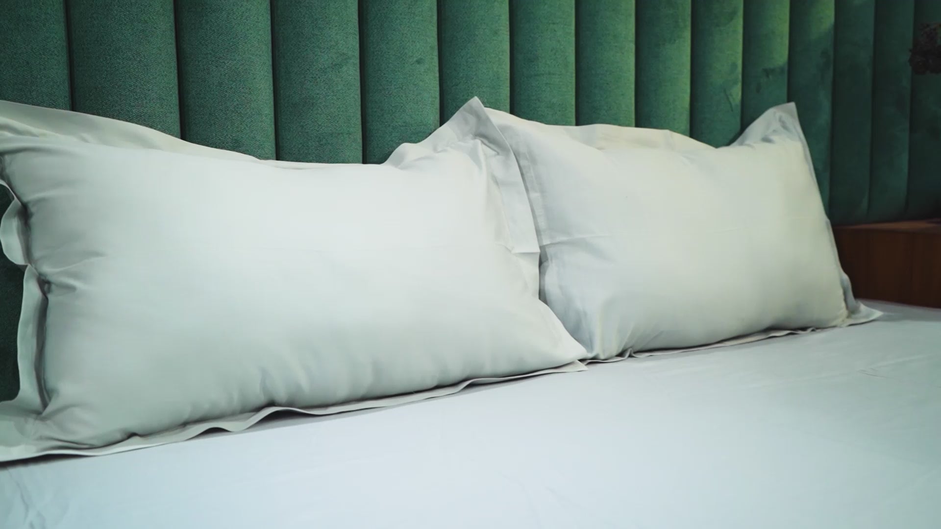 Grey pure cotton flat bed sheet for king/queen/single bed – breathable, soft, skin-friendly & fade-resistant bedding for Indian homes.